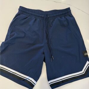 ALO Yoga Navy Blue Men'sTraction Arena Shorts